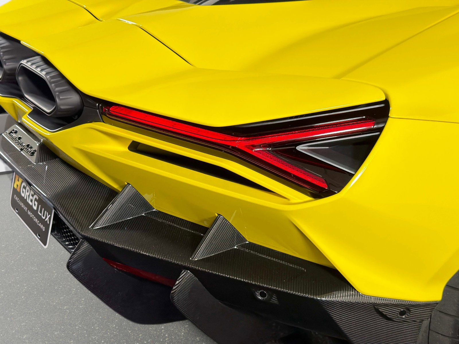 Used 2025 Lamborghini Revuelto image 18