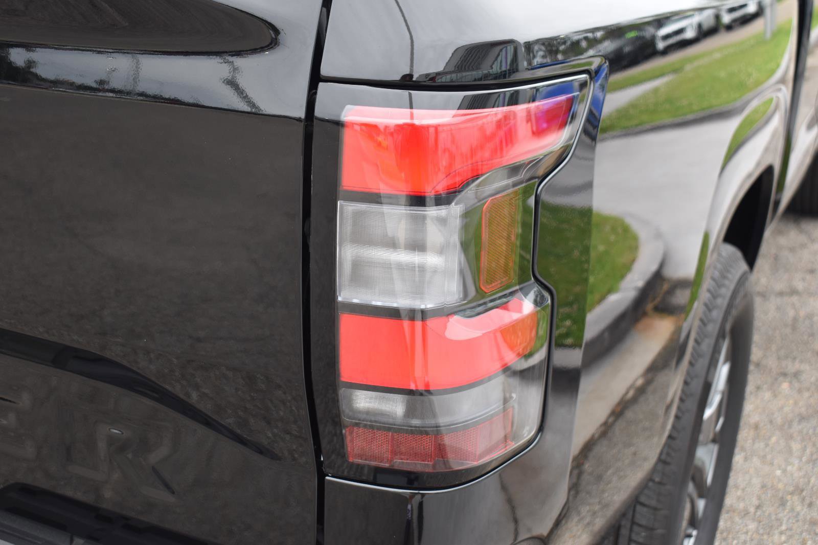 Used 2025 Nissan Frontier SV image 10