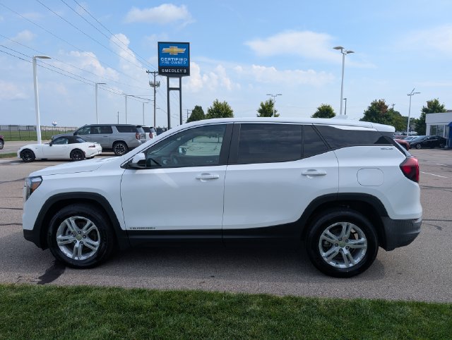 Used 2024 GMC Terrain SLE FWD image 11
