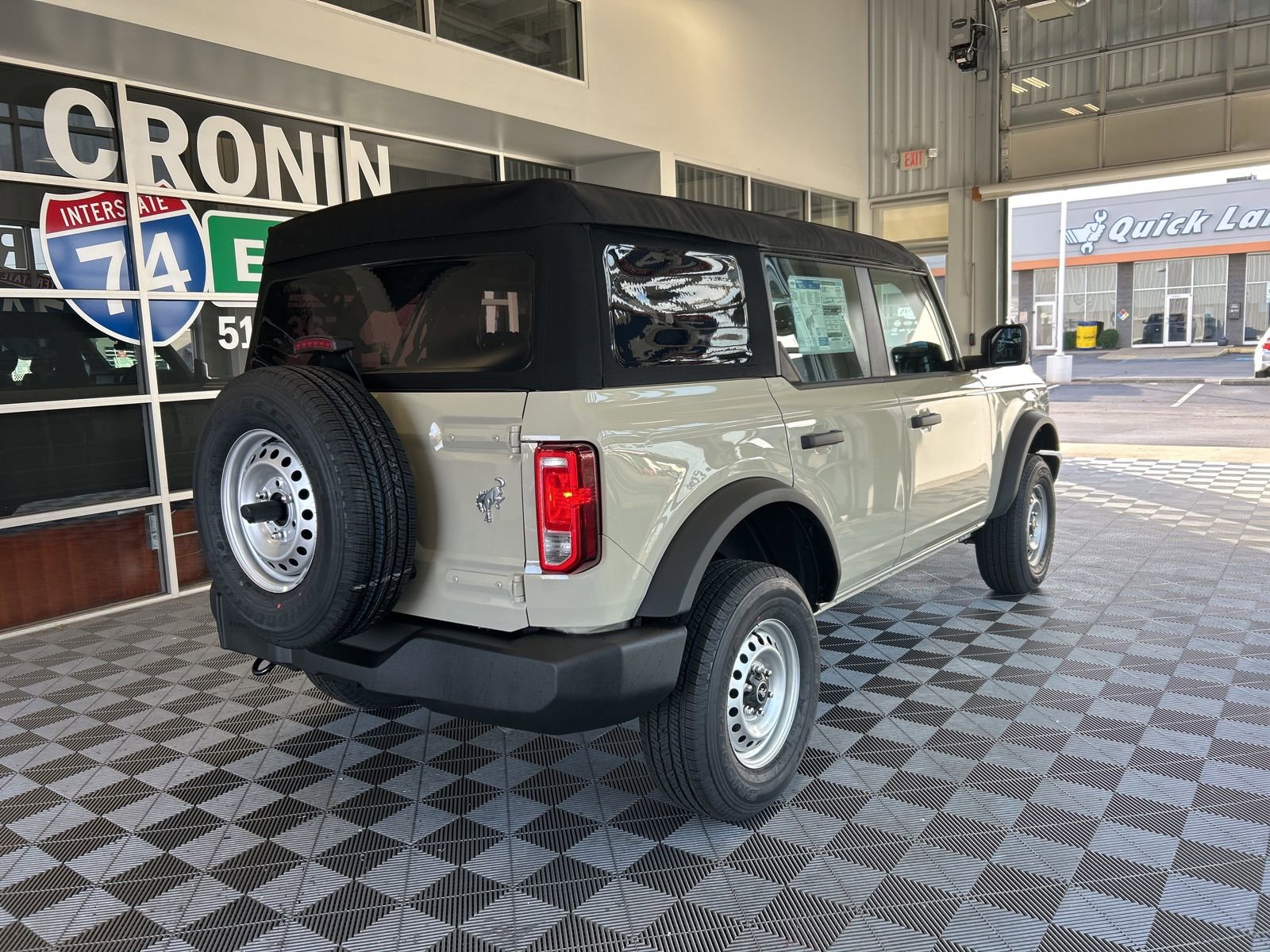 New 2025 Ford Bronco 4-Door image 6