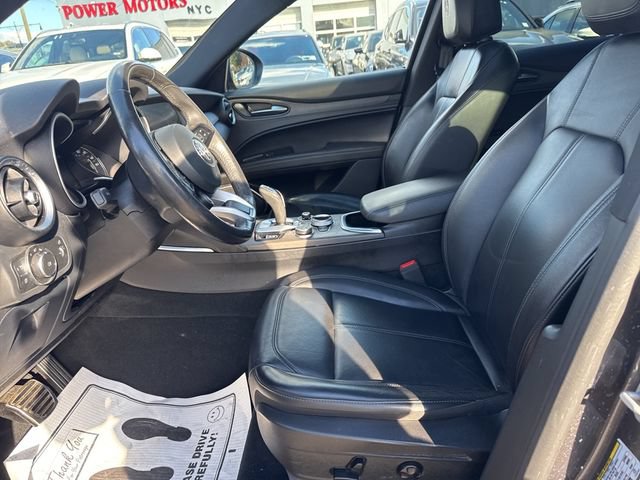 Used 2023 Alfa Romeo Stelvio Ti AWD/4WD image 31