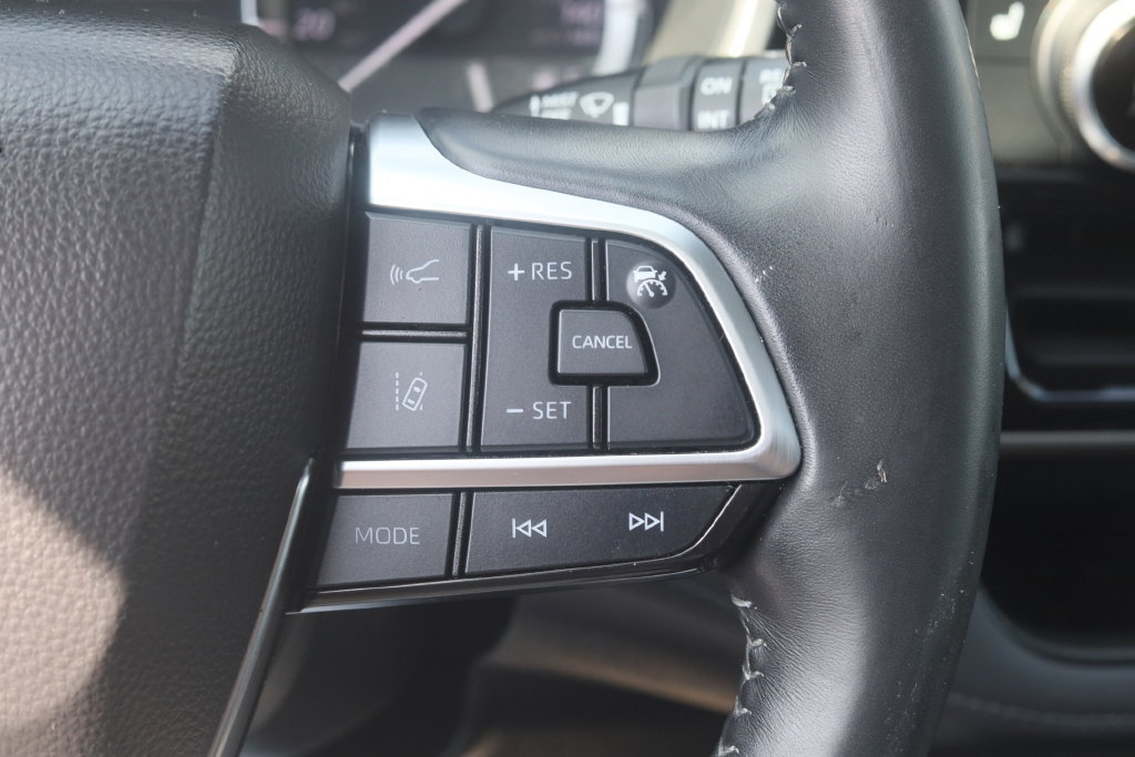 Used 2021 Toyota Highlander XLE AWD/4WD image 25