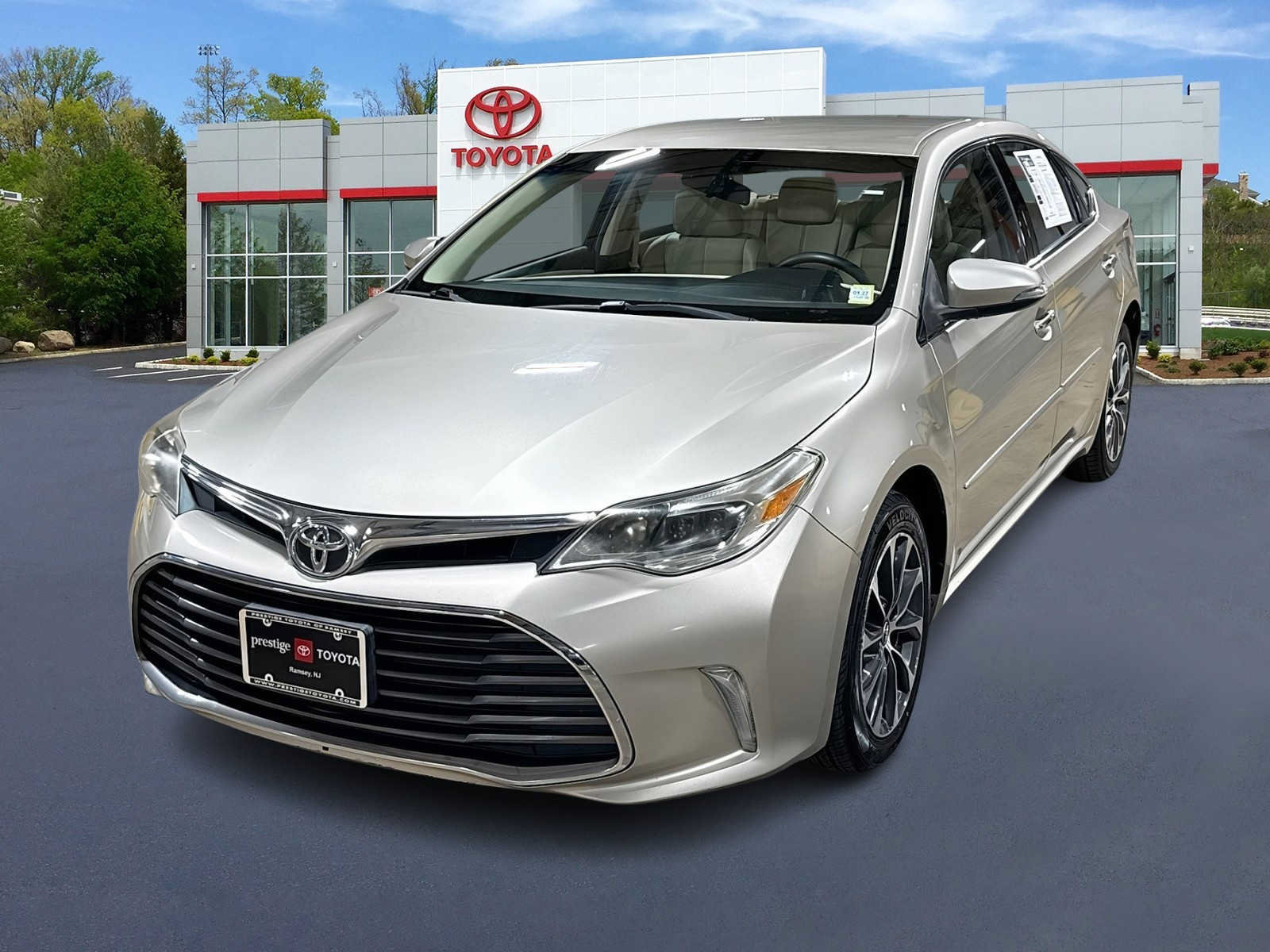 Used 2016 Toyota Avalon XLE w/ Protection Package FWD image 1
