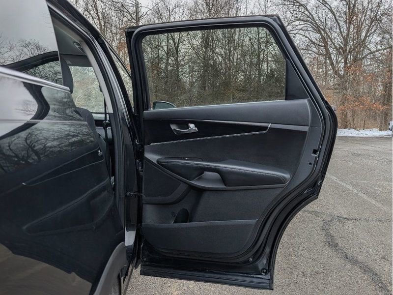 Used 2019 Kia Sorento S image 13