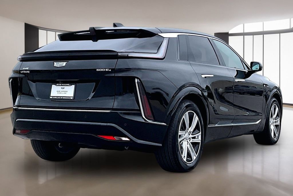 Used 2024 Cadillac Lyriq Tech AWD/4WD image 2
