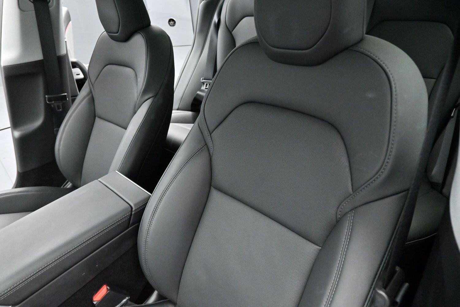 Used 2025 Tesla Model 3 Long Range RWD image 15