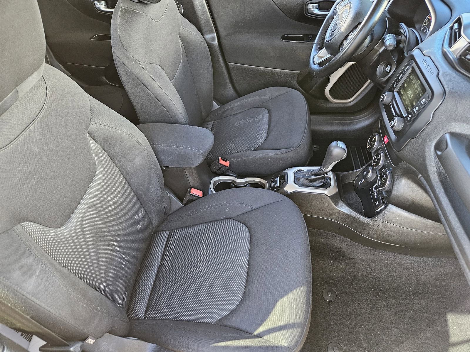 Used 2017 Jeep Renegade Latitude w/ Safety & Security Group (ALP) image 19