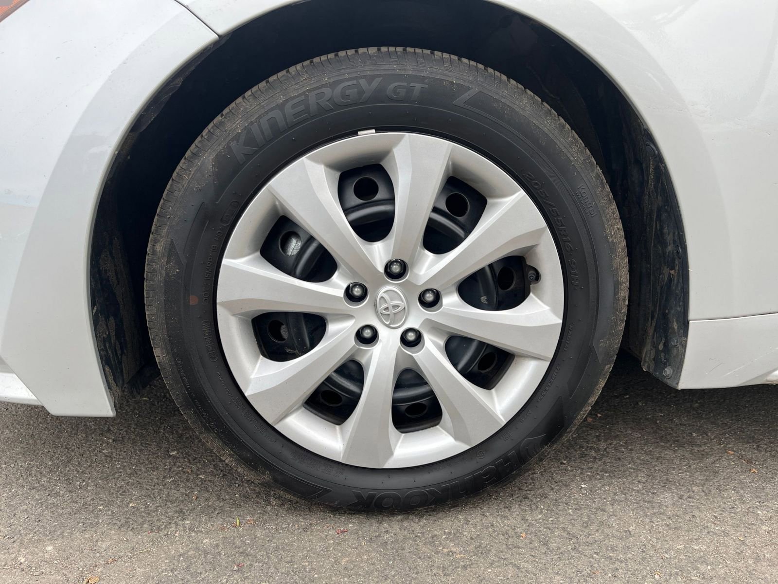 Used 2025 Toyota Corolla LE image 28