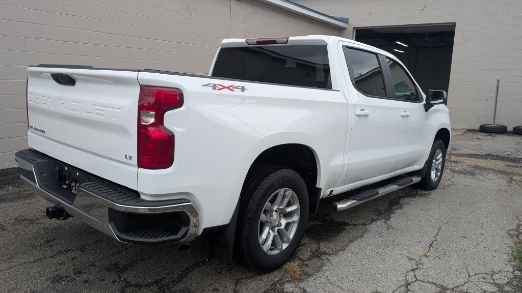 Used 2024 Chevrolet Silverado 1500 LT AWD/4WD image 5