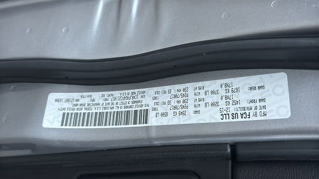 Used 2015 Jeep Grand Cherokee Laredo image 32