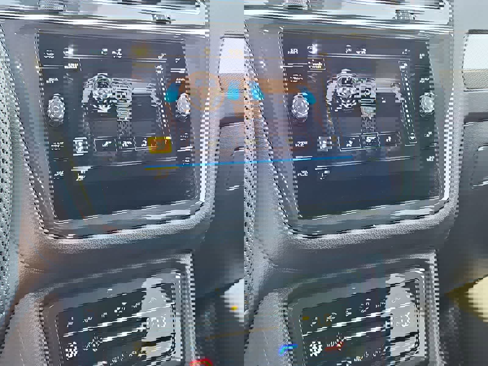 Used 2024 Volkswagen Tiguan SE R-Line image 28