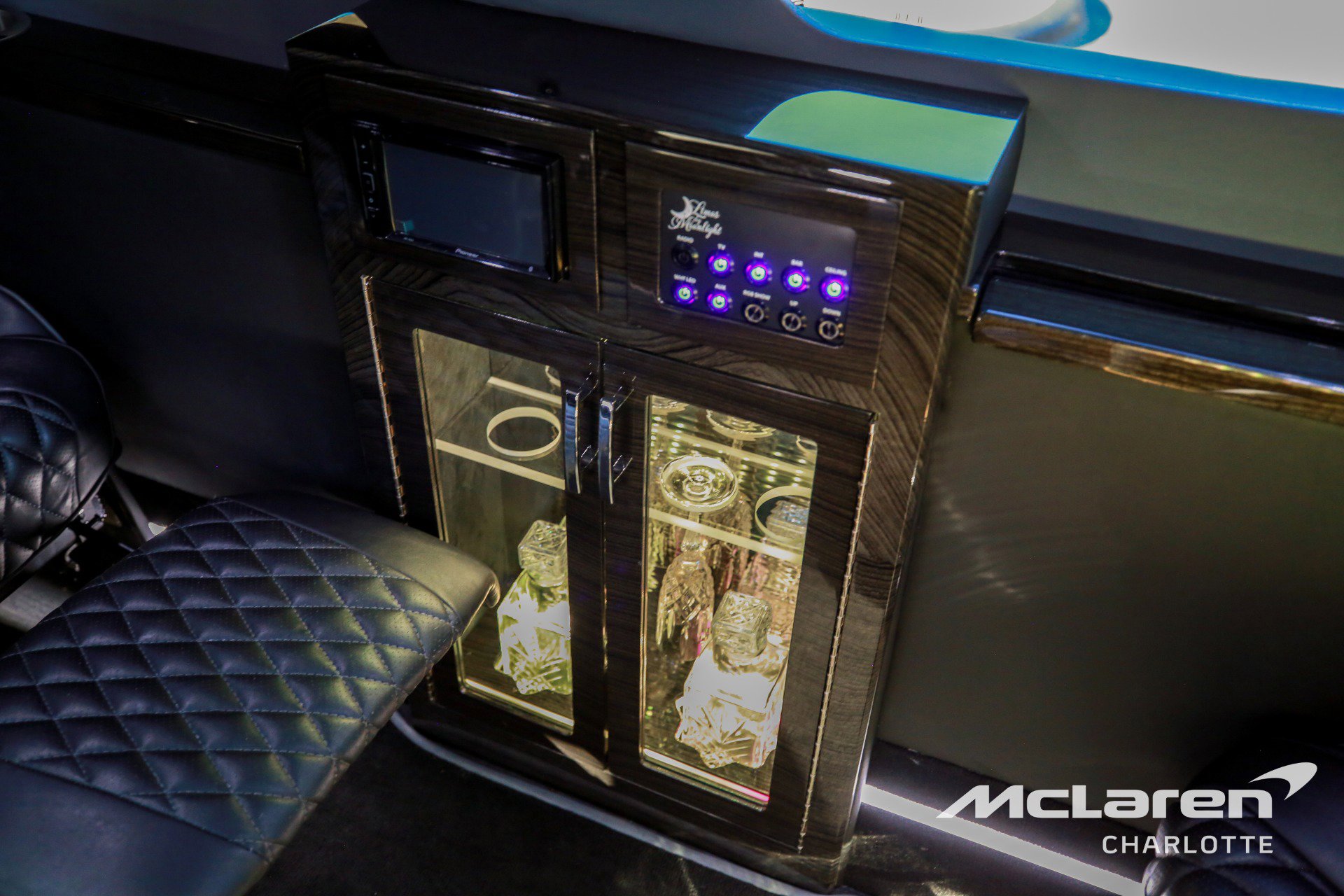 Used 2020 Mercedes-Benz Sprinter 3500 w/ Windows All Around Package image 31