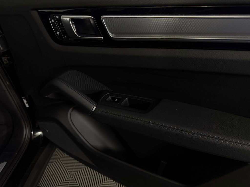 Used 2023 Porsche Cayenne S image 36