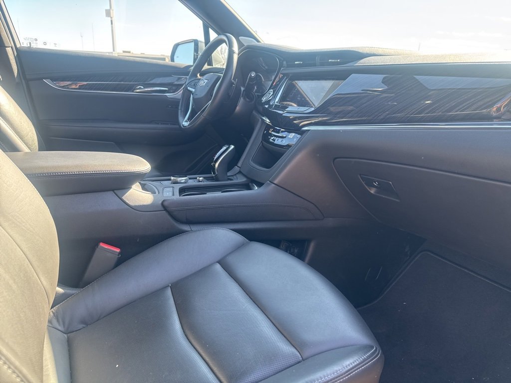 Certified 2025 Cadillac XT6 Premium Luxury image 9