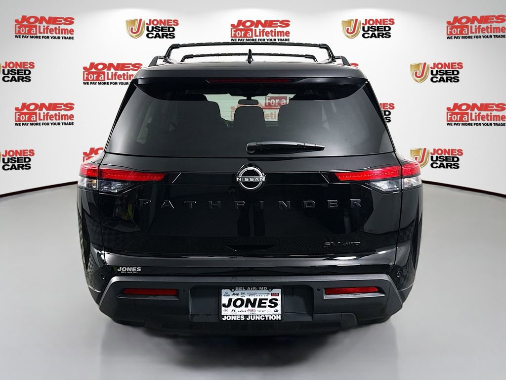 Certified 2024 Nissan Pathfinder SV w/ Black Appearance Package image 14