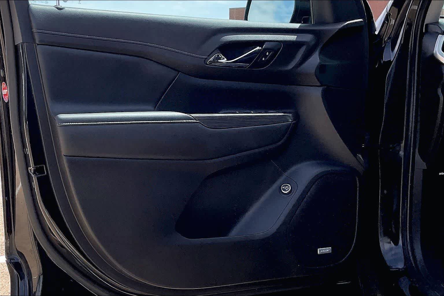 Used 2019 GMC Acadia SLT w/ Black Edition FWD image 27