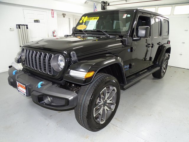Certified 2024 Jeep Wrangler Unlimited w/ Convenience Group AWD/4WD image 15
