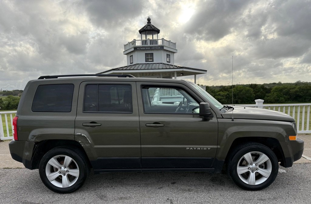 Used 2016 Jeep Patriot Latitude w/ Sun/Sound Group FWD image 4