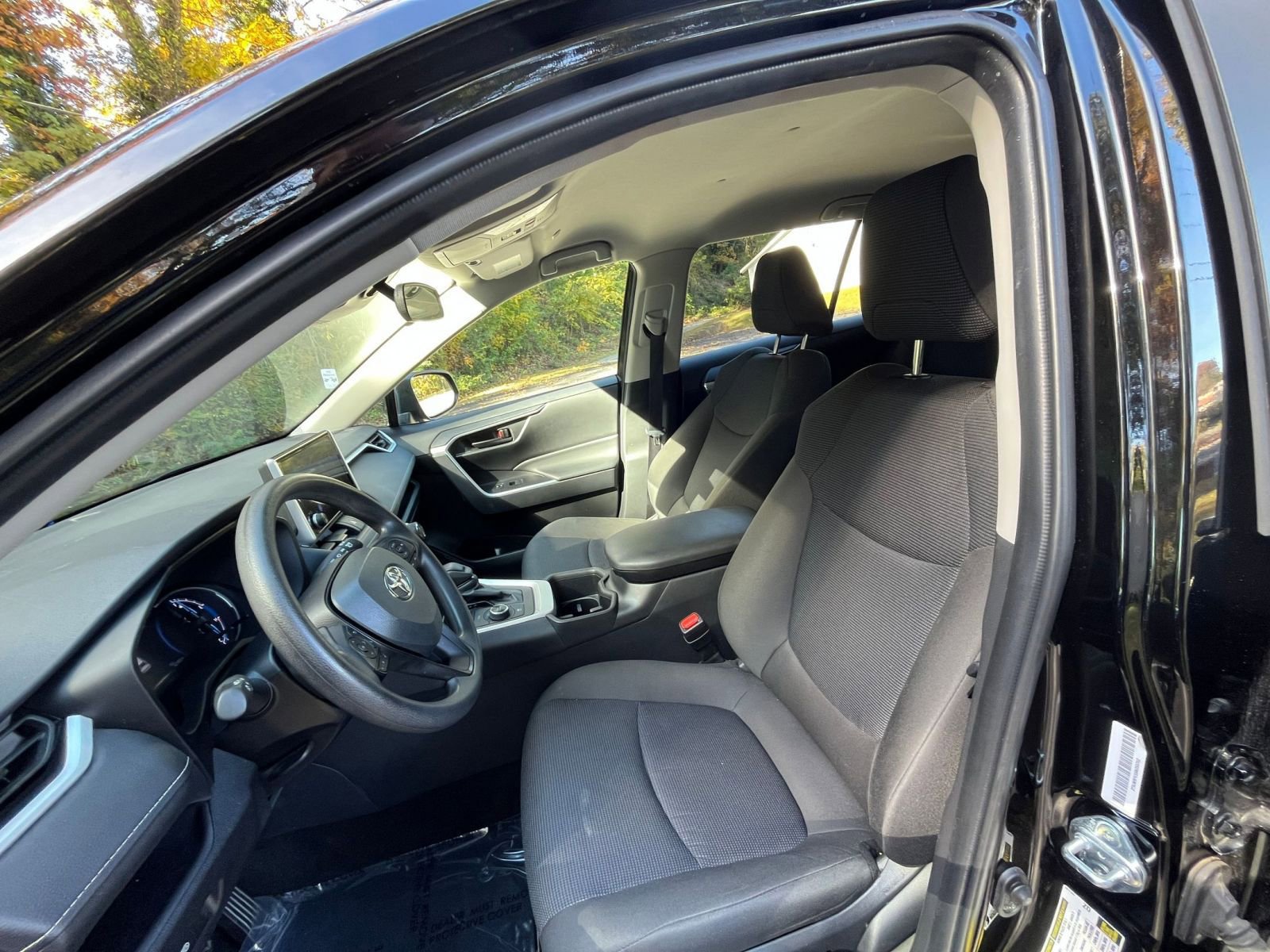 Used 2025 Toyota RAV4 LE image 23