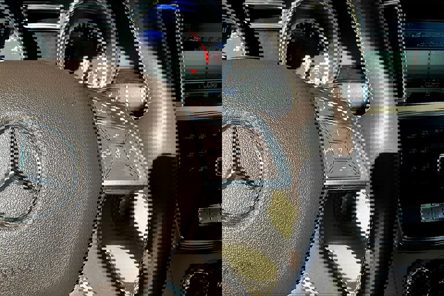 Used 2015 Mercedes-Benz ML 400 4MATIC image 25