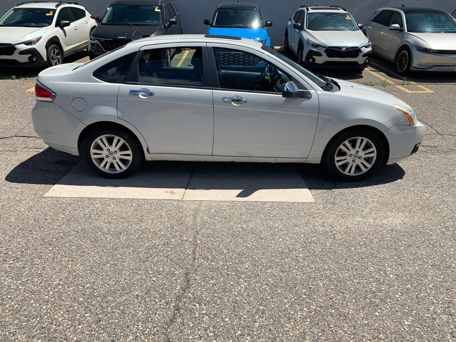 Used 2010 Ford Focus SEL FWD image 4