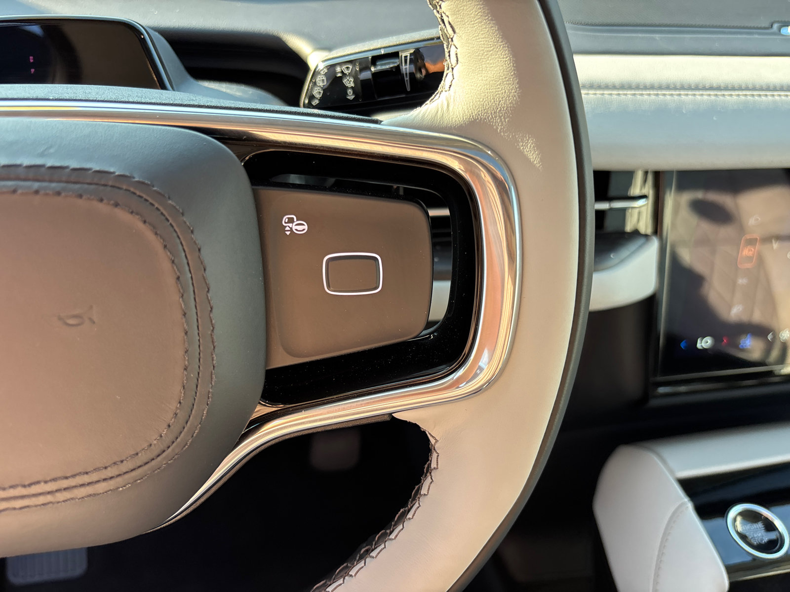New 2026 Lincoln Navigator Black Label w/ Black Label Special Edition AWD/4WD image 17