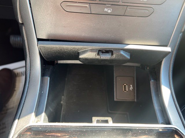 Used 2019 Ford Edge SE FWD image 20