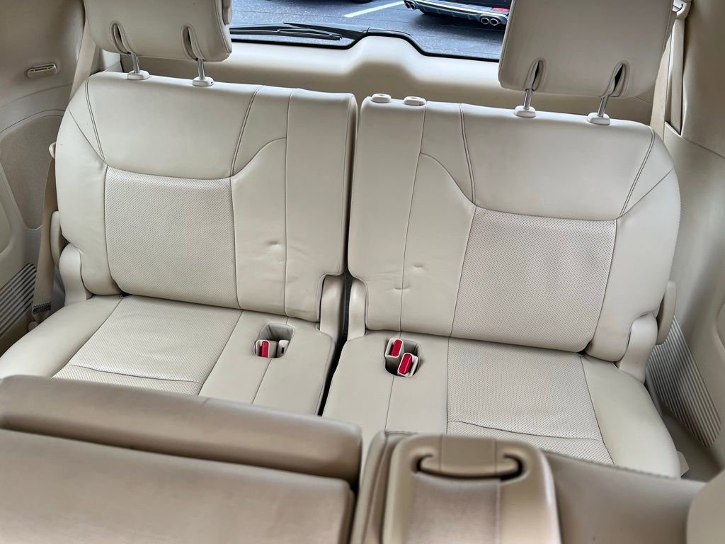 Used 2013 Lexus LX 570 4WD w/ Luxury Pkg image 22