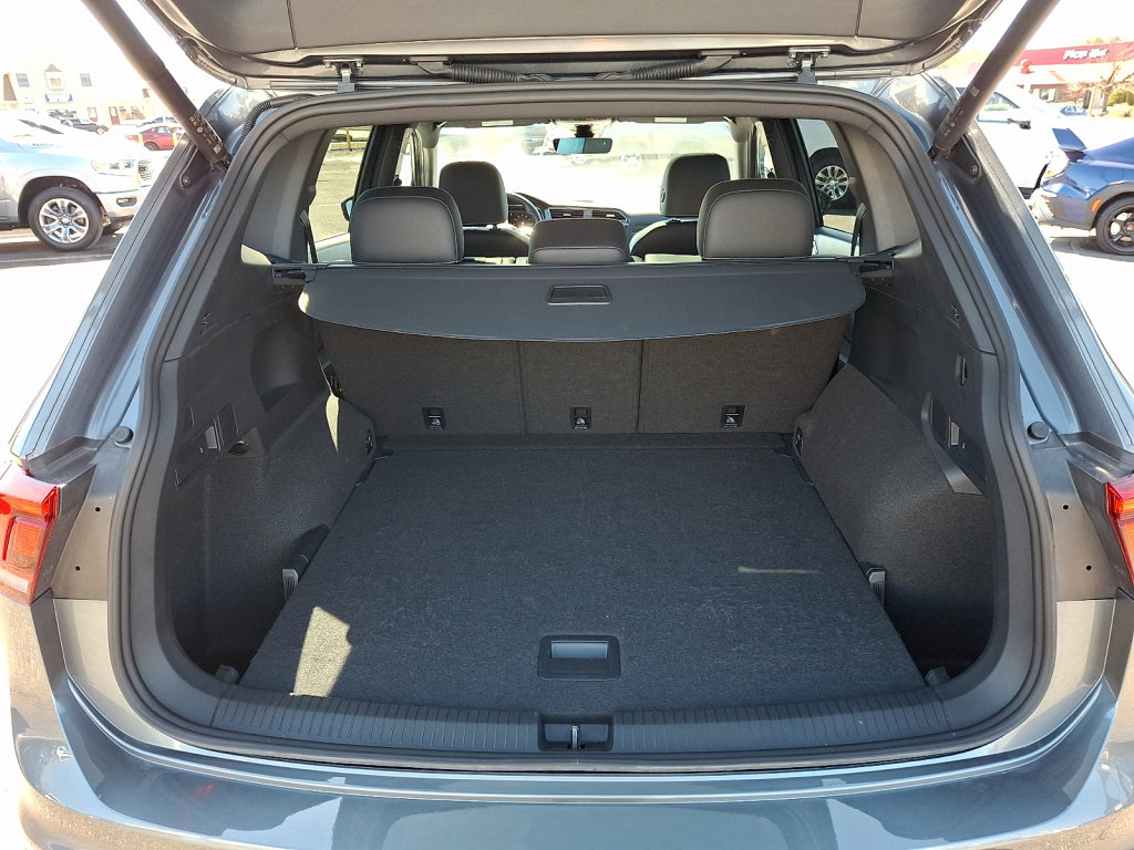 Used 2024 Volkswagen Tiguan SEL R-Line image 18