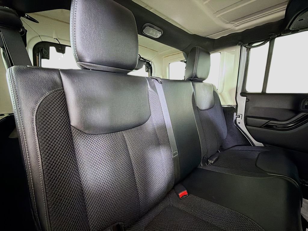 Used 2017 Jeep Wrangler Unlimited Sahara image 25