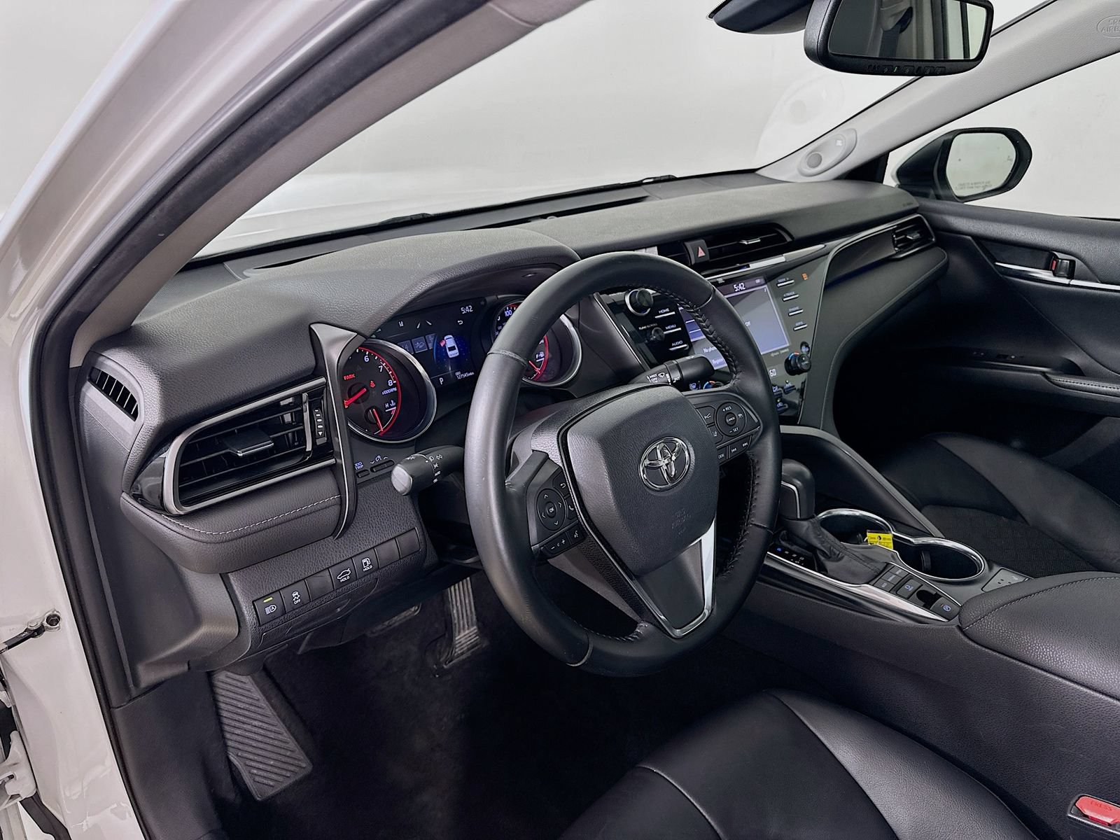 Used 2020 Toyota Camry XSE FWD image 30