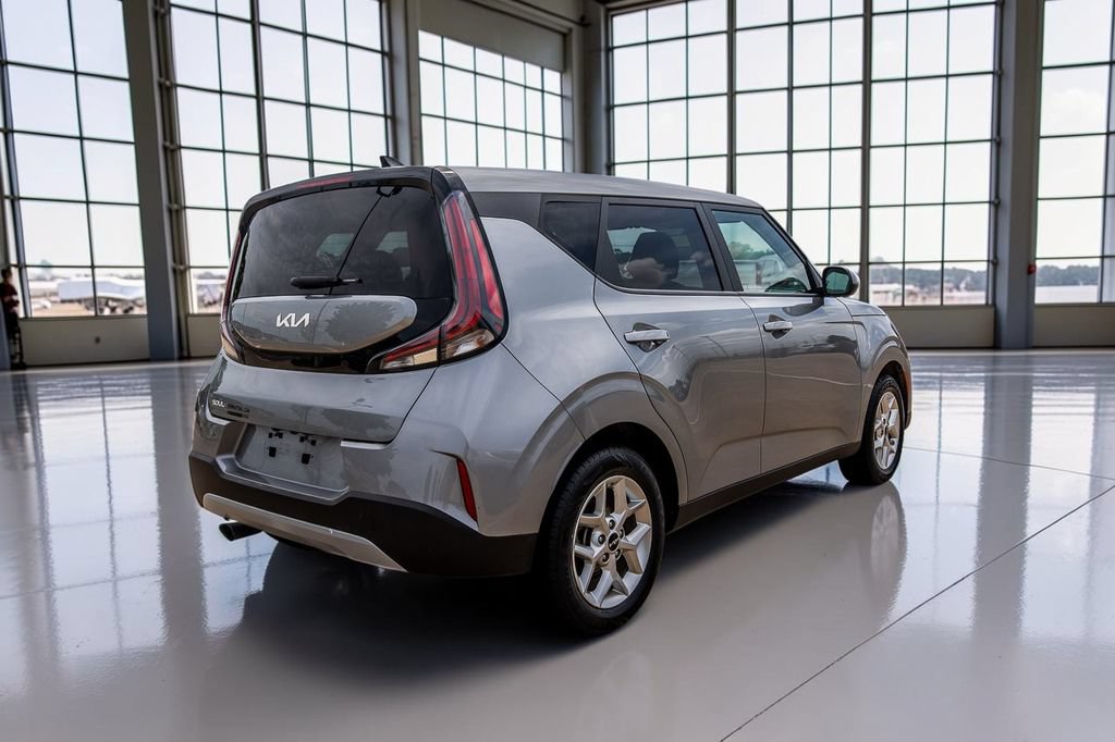 Used 2023 Kia Soul LX w/ LX Technology Package FWD image 34
