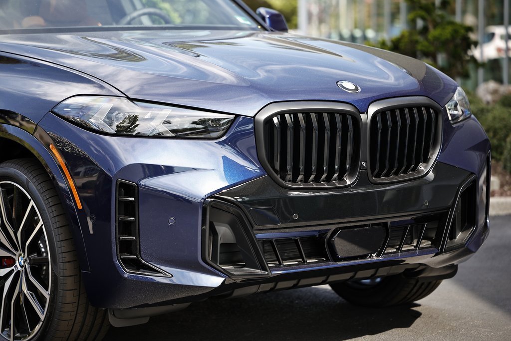 New 2026 BMW X5 xDrive40i w/ M Sport Package image 2