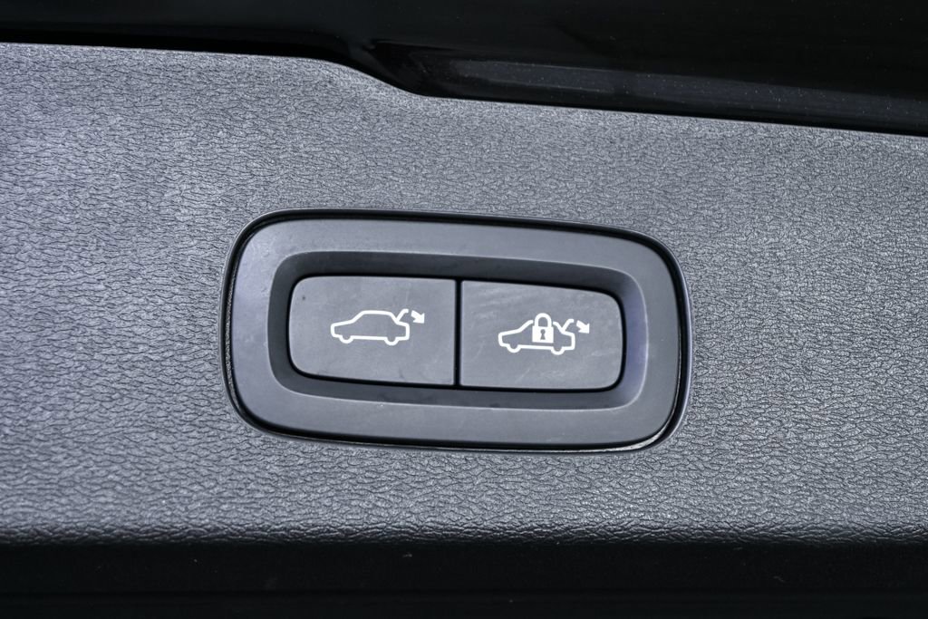 Certified 2024 Volvo V60 B5 Cross Country Ultimate image 33