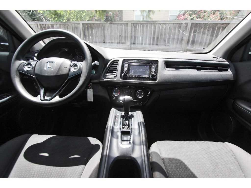 Used 2022 Honda HR-V LX image 9