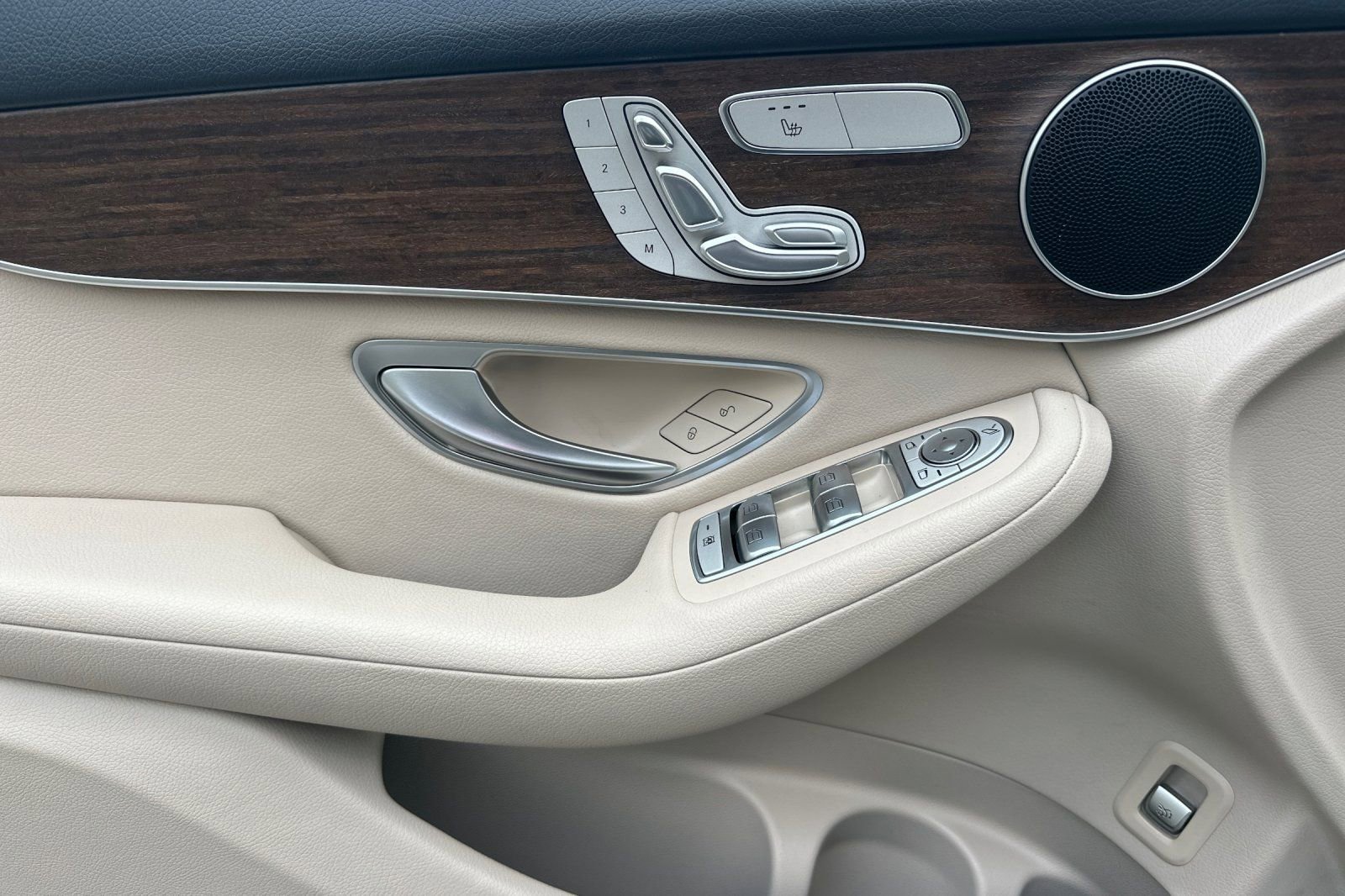 Used 2022 Mercedes-Benz GLC 300 image 10