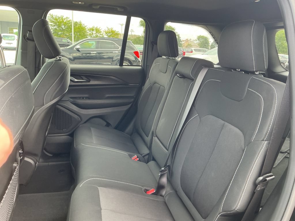 Certified 2025 Jeep Grand Cherokee Laredo X w/ Luxury Tech Group I AWD/4WD image 29