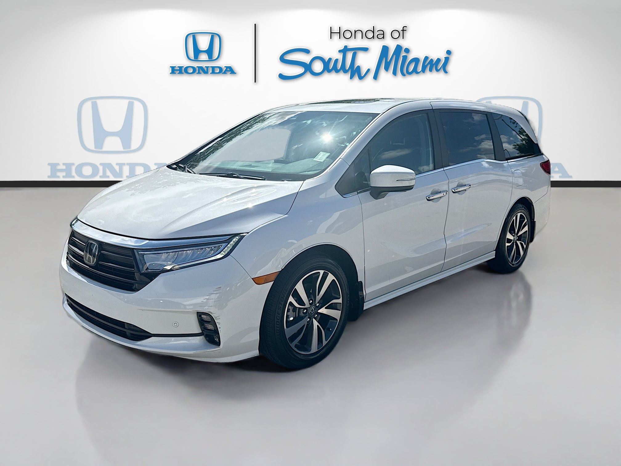 Used 2024 Honda Odyssey Touring image 3