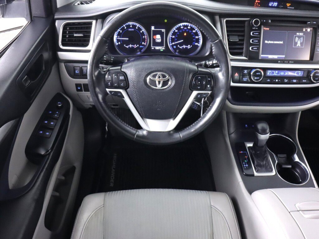 Used 2019 Toyota Highlander Plus AWD/4WD image 28