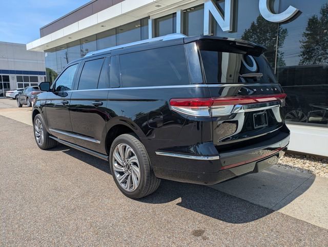 Certified 2023 Lincoln Navigator L Reserve AWD/4WD image 4