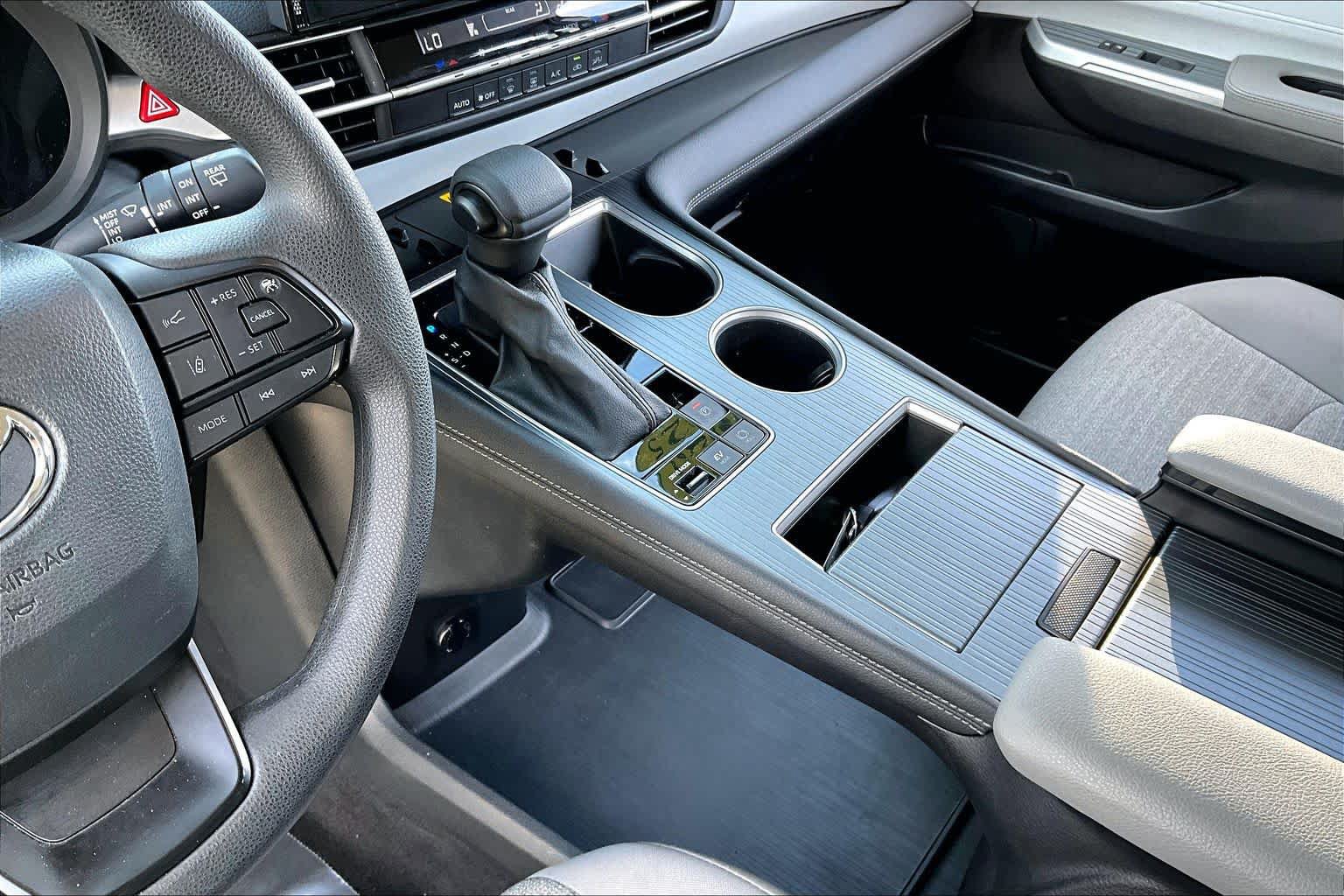 Certified 2025 Toyota Sienna LE FWD image 16