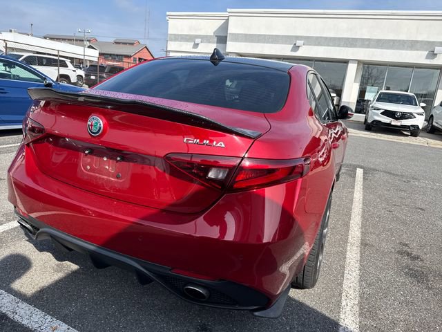 Used 2017 Alfa Romeo Giulia Ti w/ TI 19" Sport Package image 5
