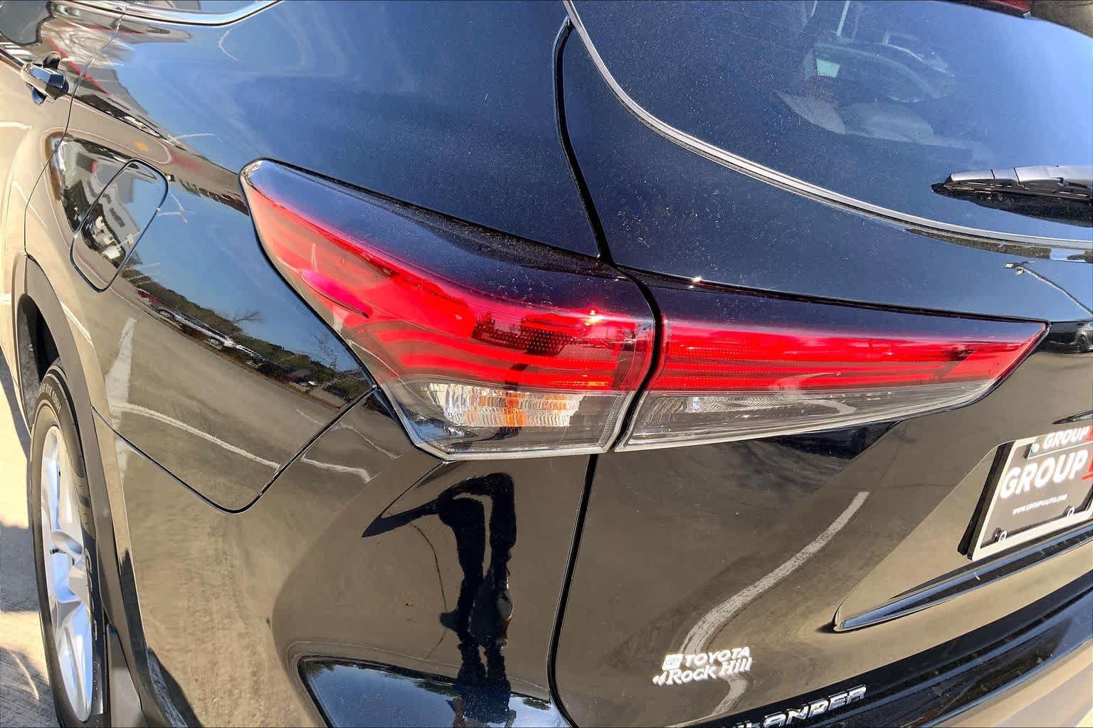 Used 2023 Toyota Highlander LE AWD/4WD image 46