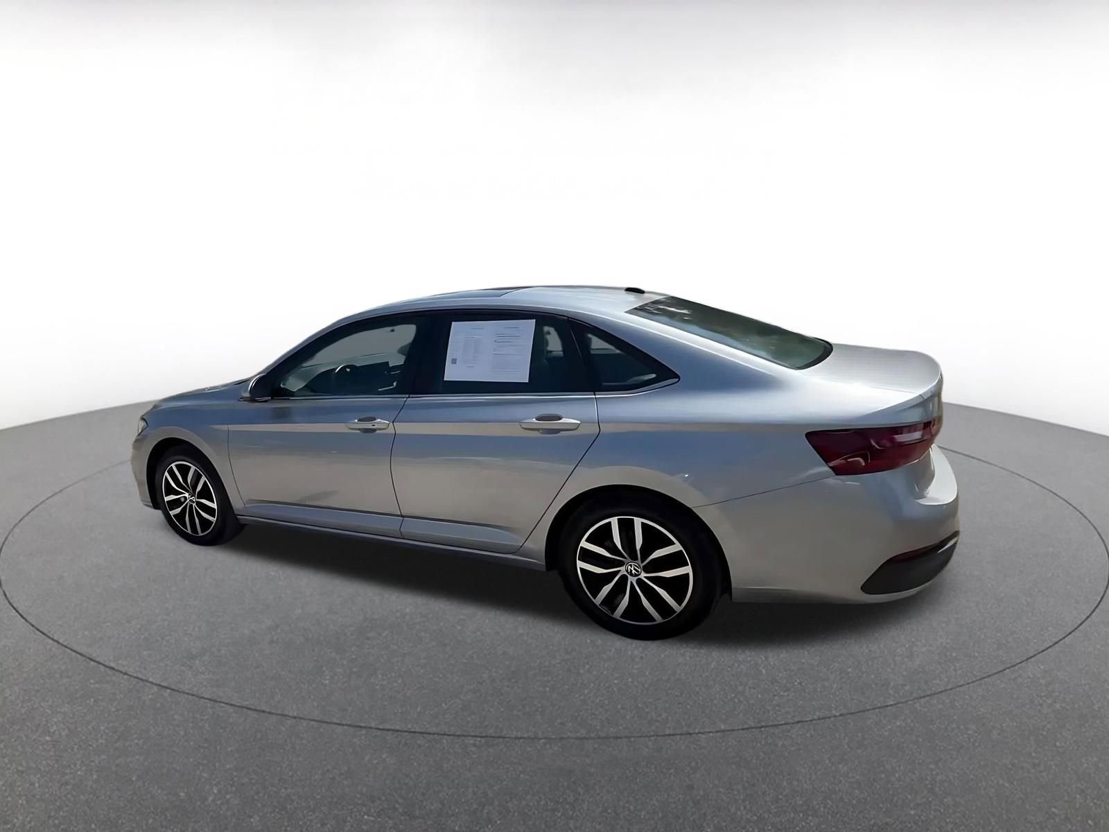 Used 2025 Volkswagen Jetta SE image 10