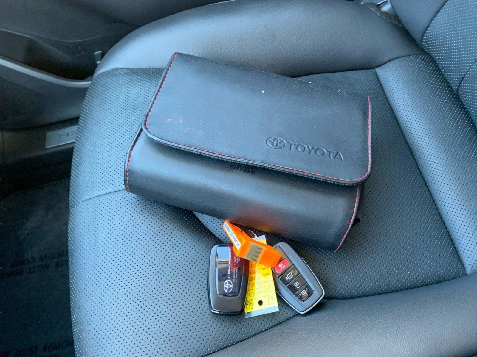 Used 2021 Toyota Highlander Limited image 5