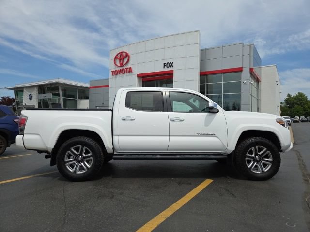 Used 2017 Toyota Tacoma Limited w/ Tow Package AWD/4WD image 8