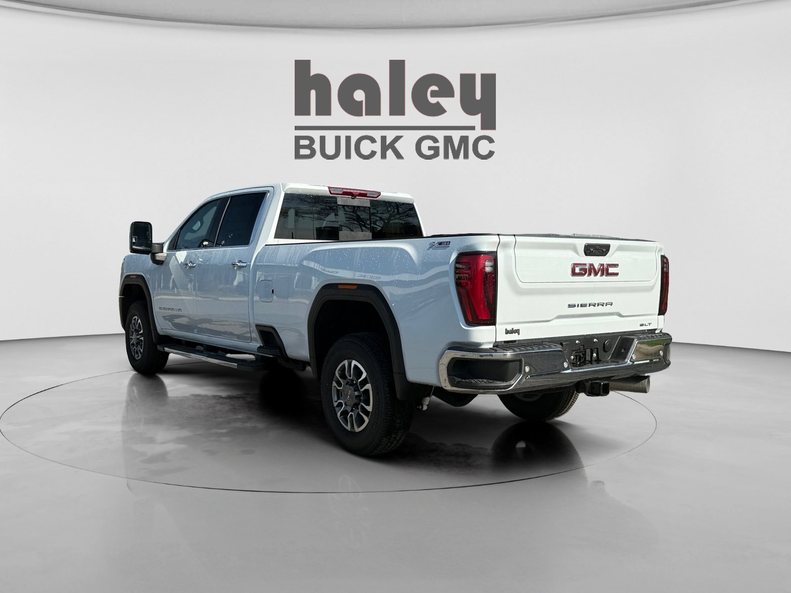 New 2026 GMC Sierra 2500 SLT w/ SLT Premium Package image 3
