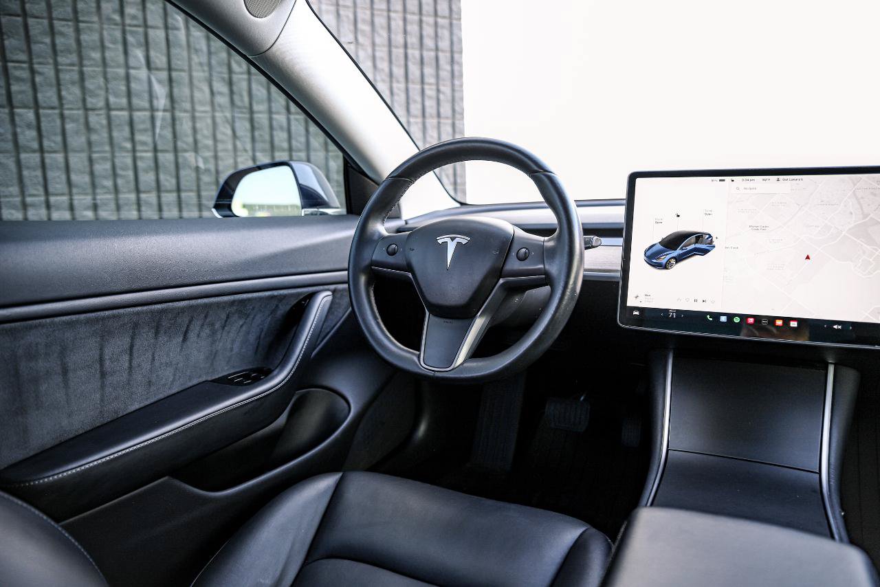 Used 2018 Tesla Model 3 Mid Range RWD image 16