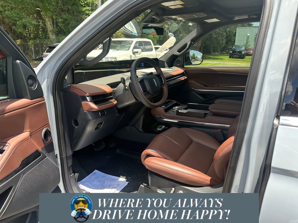 New 2025 Lincoln Navigator Reserve image 9