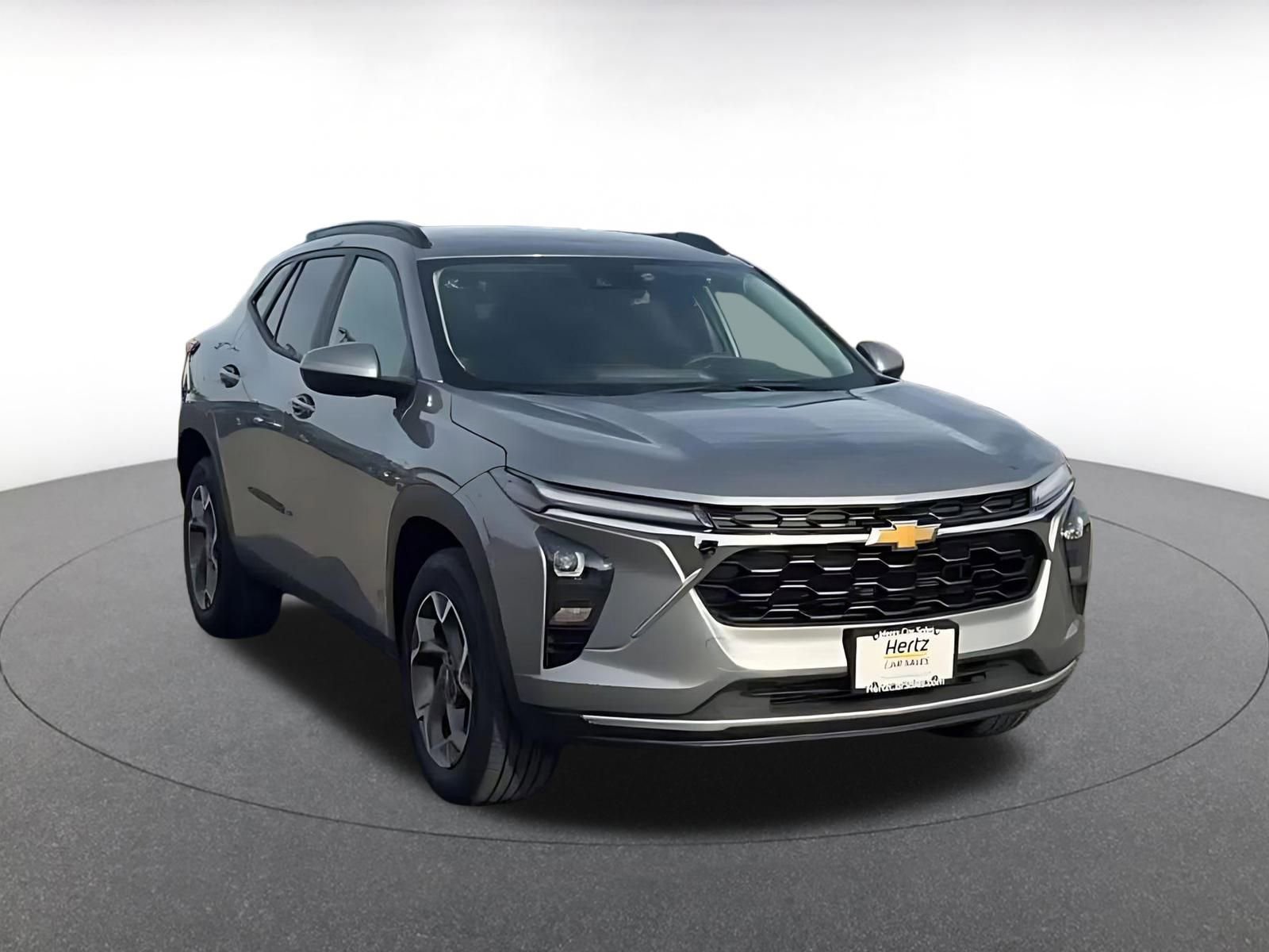 Used 2025 Chevrolet Trax LT image 2